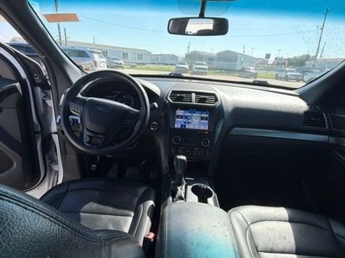 Used 2019 Ford Explorer XLT w/ Equipment Group 201A FWD image 15