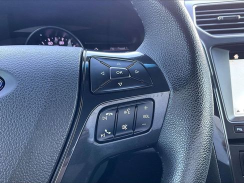 Used 2018 Ford Explorer XLT w/ Equipment Group 202A FWD image 21