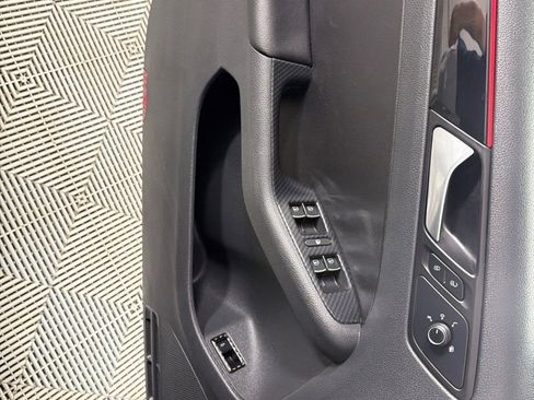 Used 2017 Volkswagen Jetta GLI image 11