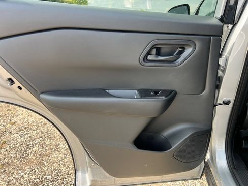 Used 2024 Nissan Rogue S FWD image 28