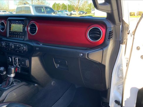 Used 2022 Jeep Gladiator Rubicon w/ Cold Weather Group image 18