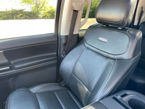 Used 2025 Ford Expedition Max Platinum AWD/4WD image 18