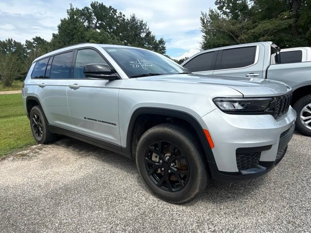 Used 2025 Jeep Grand Cherokee L Altitude RWD image 11