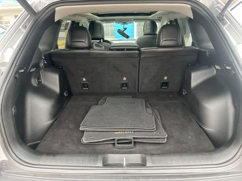 Used 2019 Jeep Cherokee Limited image 11