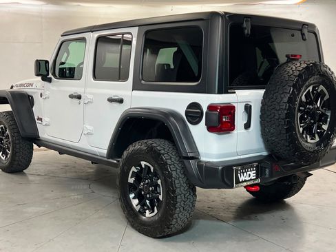 Used 2025 Jeep Wrangler Unlimited Rubicon AWD/4WD image 3