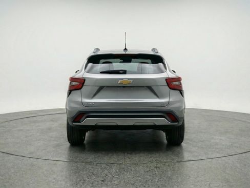 Used 2025 Chevrolet Trax LT image 7