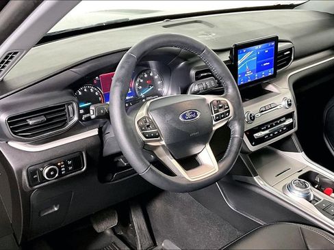 Used 2023 Ford Explorer XLT w/ Equipment Group 202A image 13