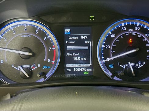 Used 2019 Toyota Highlander XLE FWD image 19
