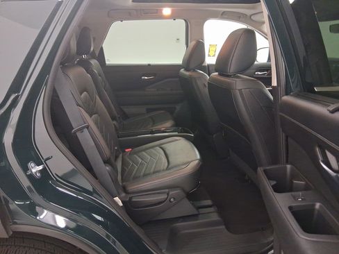 Used 2023 Nissan Pathfinder Platinum image 32