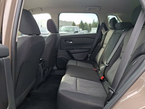 Certified 2025 Nissan Rogue SV image 10