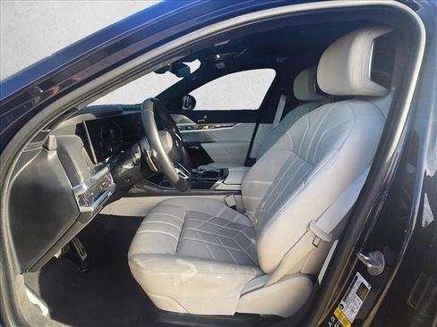 Used 2024 BMW 760i xDrive image 15