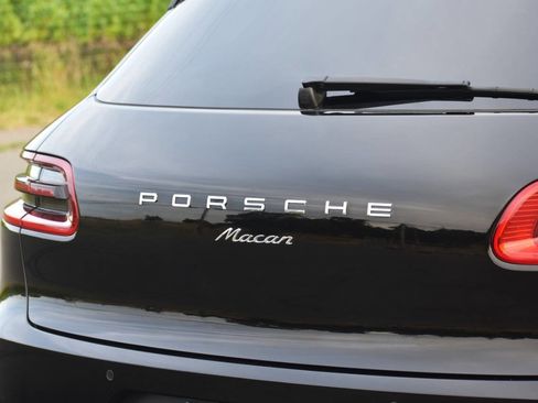Used 2017 Porsche Macan AWD/4WD image 16