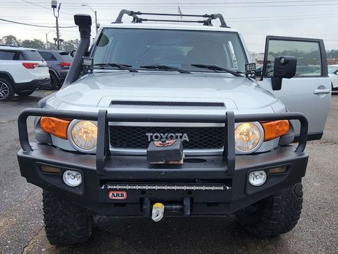 Used 2007 Toyota FJ Cruiser Sport Utility 2D image 11