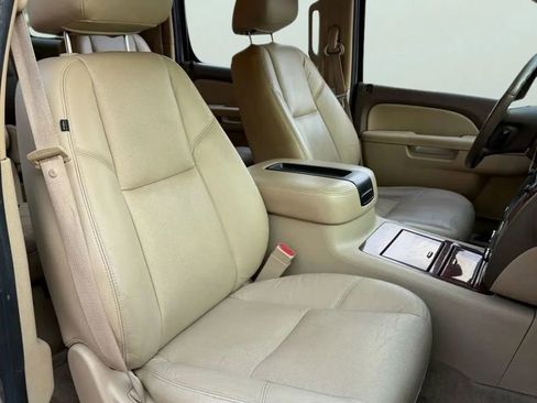 Used 2011 Chevrolet Suburban LTZ image 27