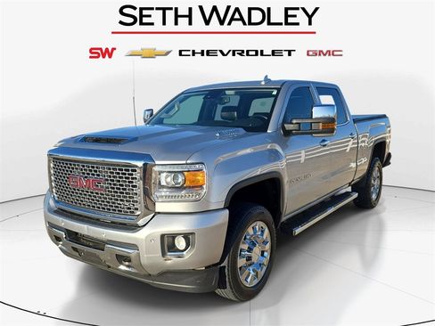 Used 2017 GMC Sierra 2500 Denali w/ Duramax Plus Package image 3