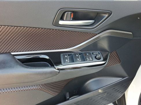 Used 2019 Toyota C-HR Limited FWD image 12