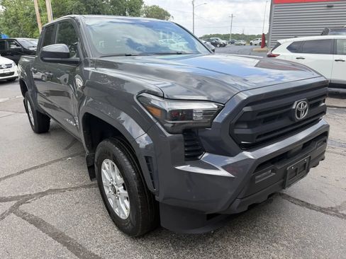 Used 2025 Toyota Tacoma SR5 AWD/4WD image 6