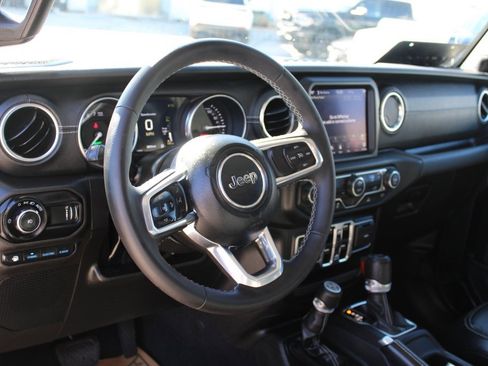 Used 2023 Jeep Wrangler Unlimited Sahara image 12