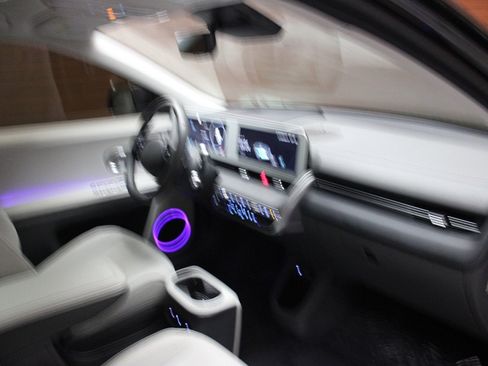 Used 2024 Hyundai Ioniq 5 Limited image 32