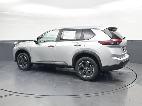 Used 2025 Nissan Rogue SV FWD image 10