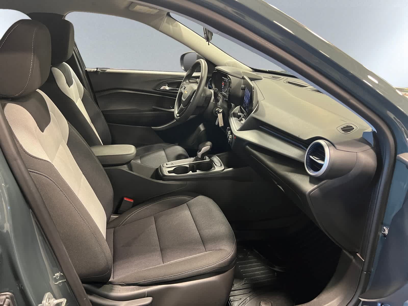 Used 2025 Chevrolet Trax LS FWD image 20