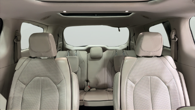 Used 2017 Chrysler Pacifica Limited w/ UConnect Theater Package FWD image 18