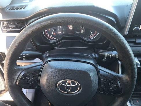 Used 2025 Toyota RAV4 XLE FWD image 15