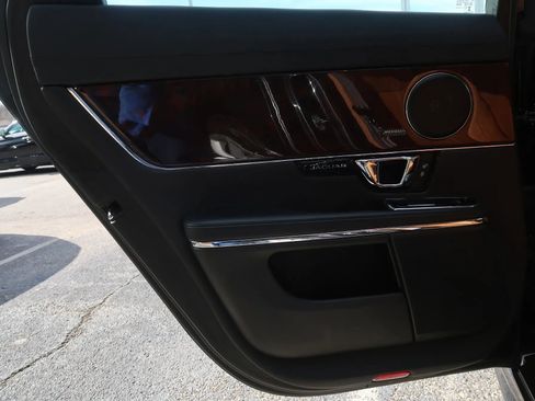 Used 2016 Jaguar XJ R-Sport image 44