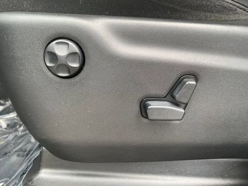 Used 2019 Jeep Grand Cherokee Altitude AWD/4WD image 10