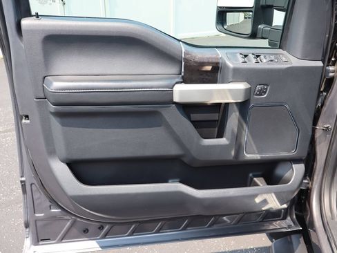 Used 2022 Ford F250 Lariat w/ Lariat Ultimate Package AWD/4WD image 26