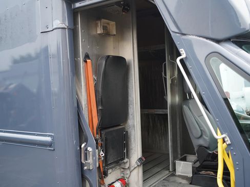 Used 2021 Ford Transit 350 DRW RWD image 13