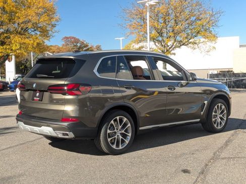New 2026 BMW X5 xDrive40i w/ Premium Package image 2