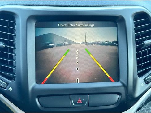 Used 2016 Jeep Cherokee Trailhawk AWD/4WD image 15