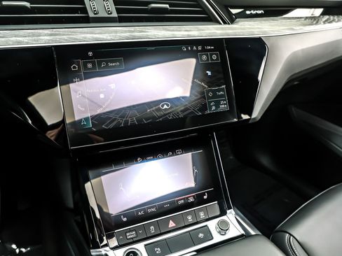Used 2022 Audi e-tron Premium w/ Convenience Plus Package image 21