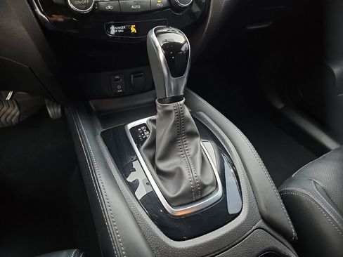 Used 2018 Nissan Rogue Sport SL image 16