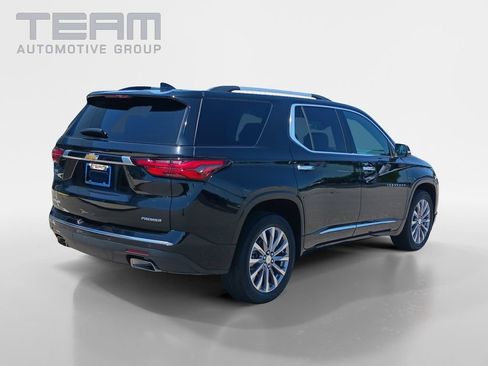 Used 2022 Chevrolet Traverse Premier FWD image 3