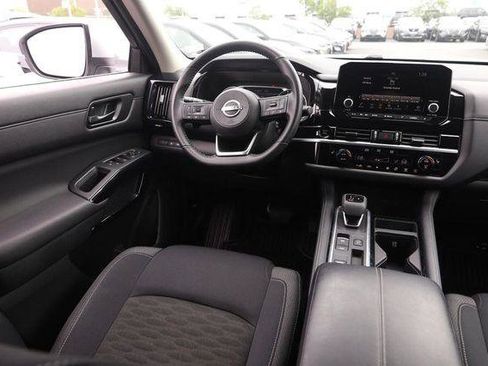 Used 2025 Nissan Pathfinder SV FWD image 24