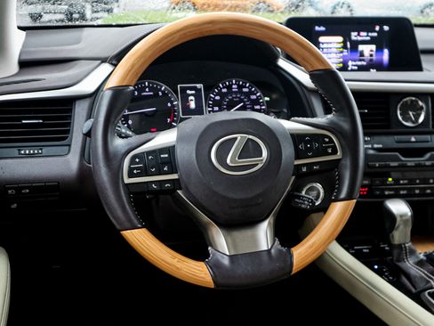 Used 2019 Lexus RX 350L w/ Premium Package image 6