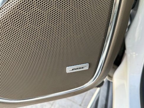 Used 2020 GMC Yukon XL SLT w/ Premium Edition image 12