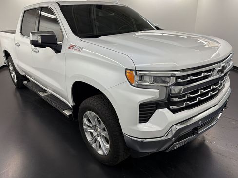 Used 2023 Chevrolet Silverado 1500 LTZ w/ Z71 Off-Road Package AWD/4WD image 7