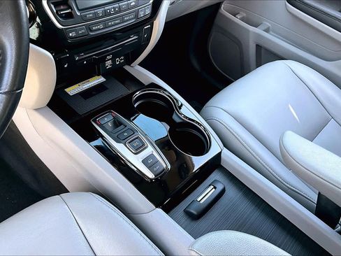 Used 2021 Honda Pilot Touring image 15