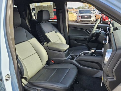 New 2025 Chevrolet Colorado LT w/ LT Convenience Package image 13