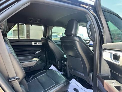 Used 2020 Ford Explorer Limited RWD image 2