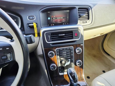 Used 2015 Volvo S60 T5 Premier w/ Convenience Package image 37