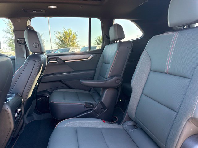 Used 2025 GMC Acadia AT4 w/ Luxury Package AWD/4WD image 16