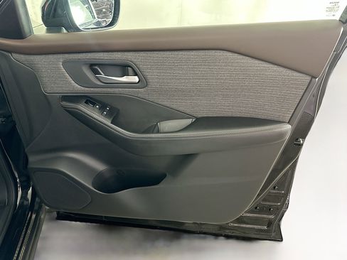 Used 2023 Nissan Rogue SV image 31