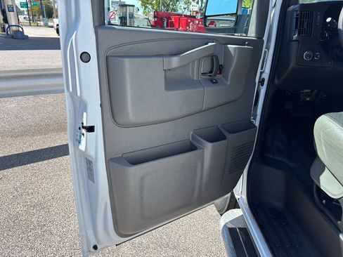 Used 2024 GMC Savana 2500 w/ Driver Convenience Package RWD image 7