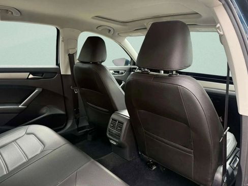 Used 2022 Volkswagen Passat 2.0T SE image 9