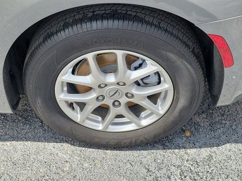 Used 2025 Chrysler Pacifica Select FWD image 8
