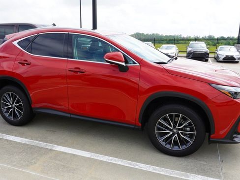 Used 2025 Lexus NX 250 FWD w/ Towing Package (2000 Lbs) image 4